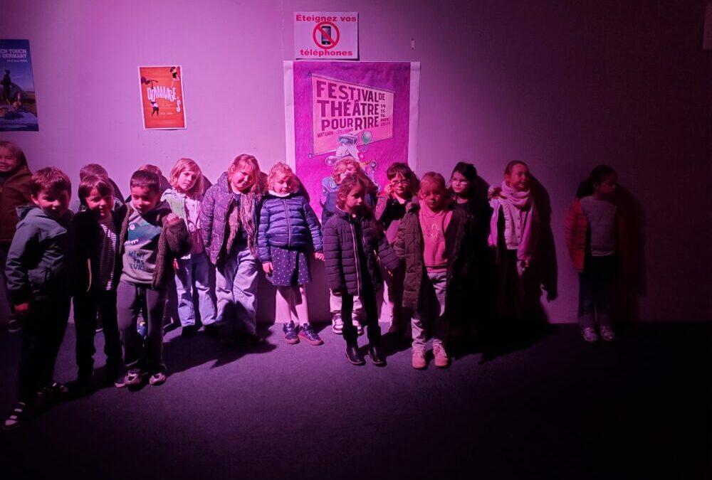 LES GS-CP AU FESTIVAL DU THEÂTRE POUR RIRE.