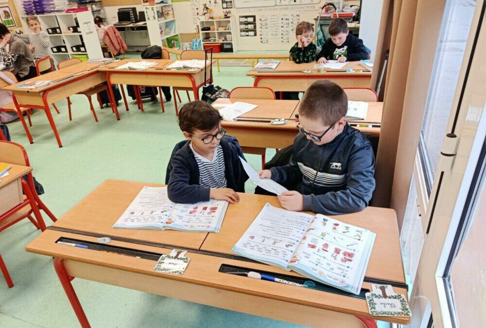 Un temps de lecture partagé entre les classes.