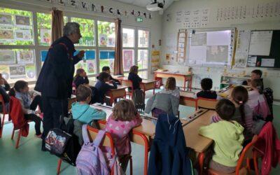 LES GS-CP APPRENNENT A PORTER SECOURS.